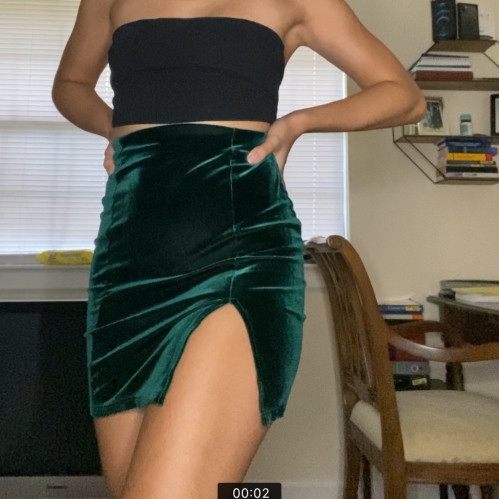 Velvet green skirt